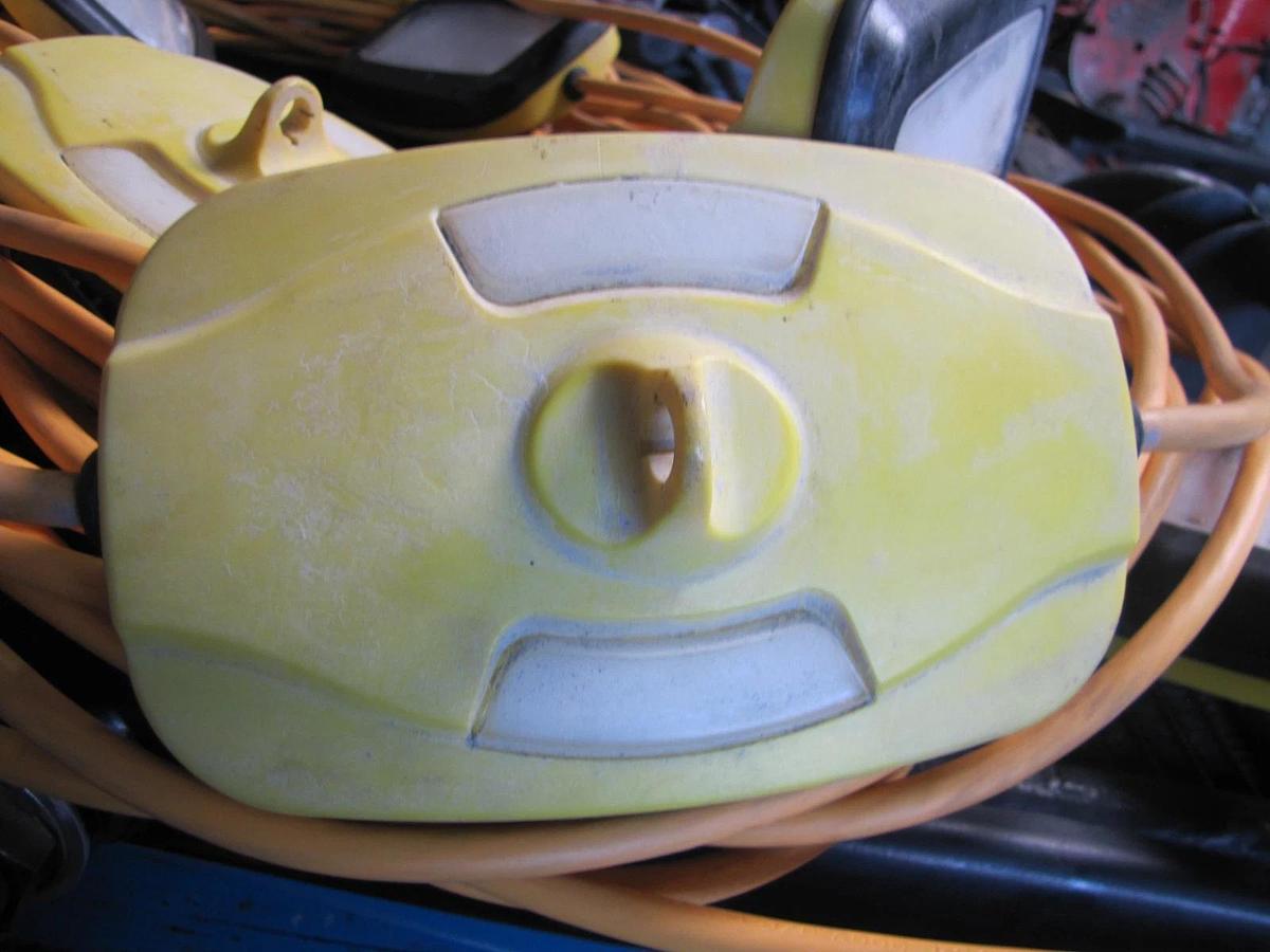 Used Southwire 100 ft LED String Light 14/3 SJTW Indoor & Outdoor 120V 10 Lights