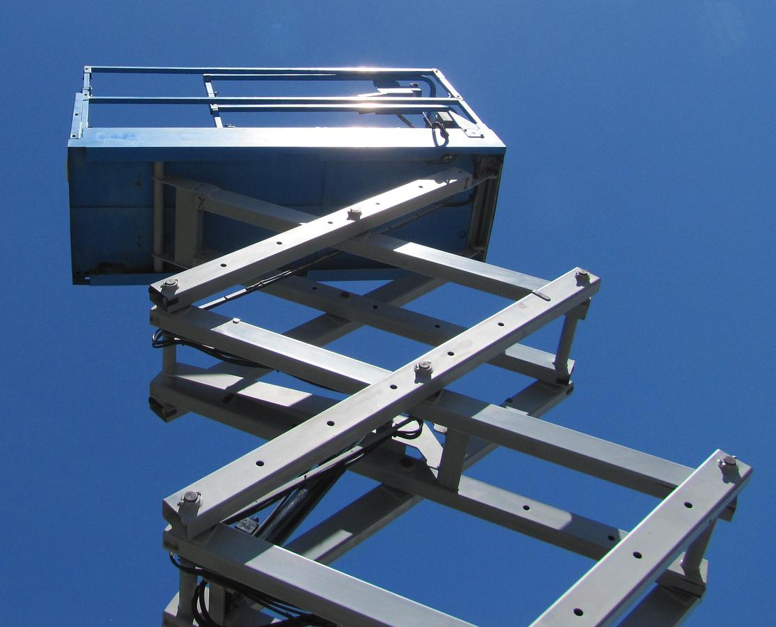 Used Genie GS-3232 Electric Aerial Scissor Lift Man Lift 500 lbs Cap 32' Height