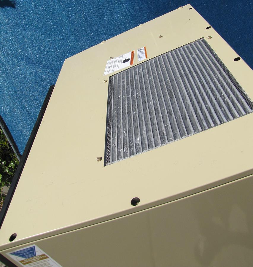 Used Ingersoll Rand 5 HP Rotary Screw Air Compressor with Dryer & 80 Gallon Tank