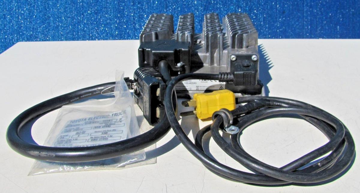 Used Delta Q Technologies 24 VDC 24V Battery Charger 4 Electric Pallet Jack Scrubber