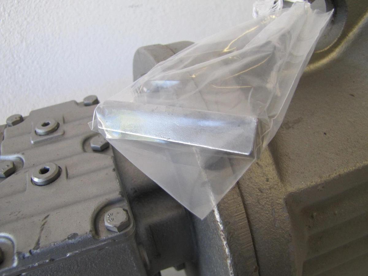 Used Sew Eurodrive Gear Motor Ratio 428.00 In 1690 rpm Out 3.9 RPM 460V 3 Phase