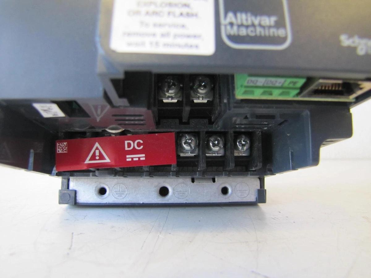 Used Schneider Electric Altivar 320 VFD Variable Frequency Drive 1.5kW 2HP 200-240V