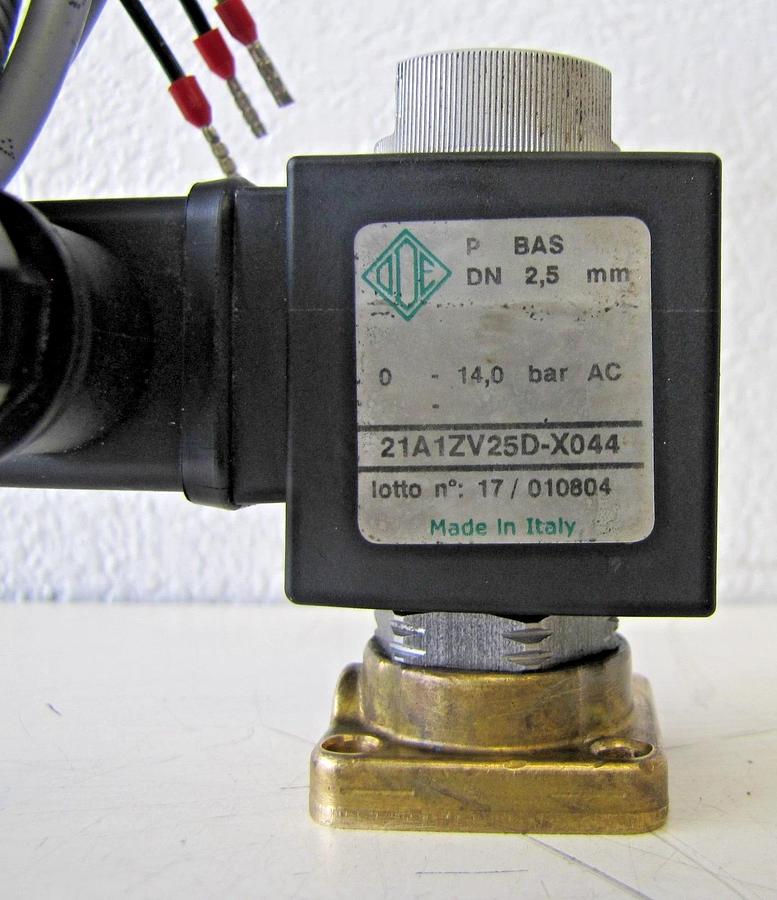 Used Gardner Denver 100015591 2/2 Way Solenoid Valve VDE BDV08230AY 240V