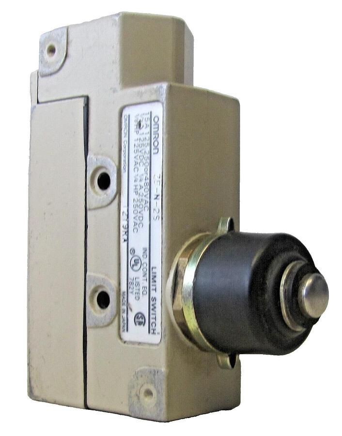 Used Omron ZE-N-2S Enclosed Limit Switch Plunger Actuator SPDT