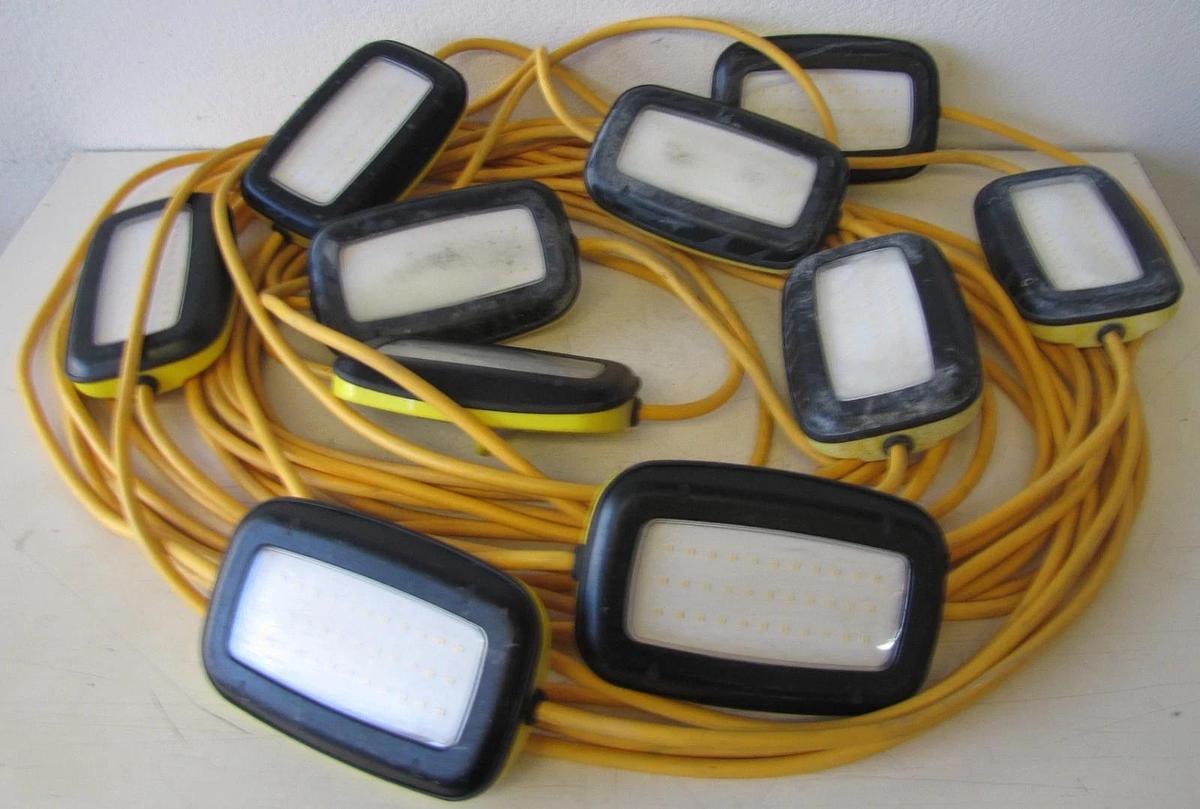 Used Southwire 100 ft LED String Light 14/3 SJTW Indoor & Outdoor 120V 10 Lights