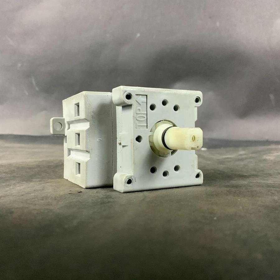 Used ALLEN BRADLEY 194E-E25-1753 SER B DISCONNECT SWITCH ($20 OBO)
