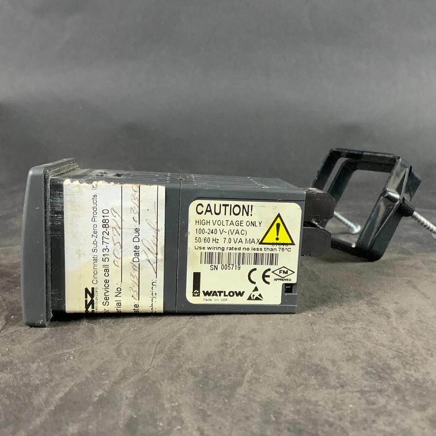 Used CINCINNATI SUB ZERO 97A0-DCDA-00AH TEMPERATURE CONTROLLER ($240 OBO)