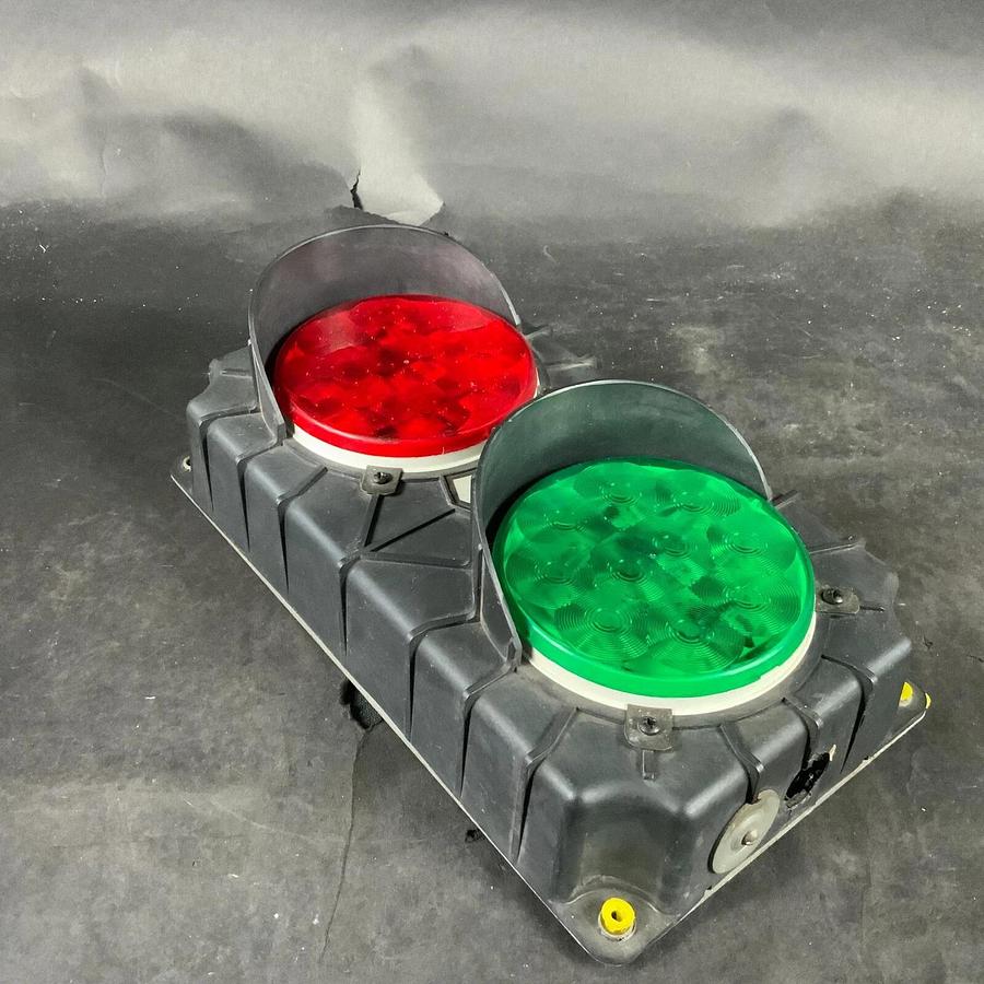 Used MARS TRI LITE E165079 SERIES SG RED GREEN SIGNAL LIGHT ($70 OBO)