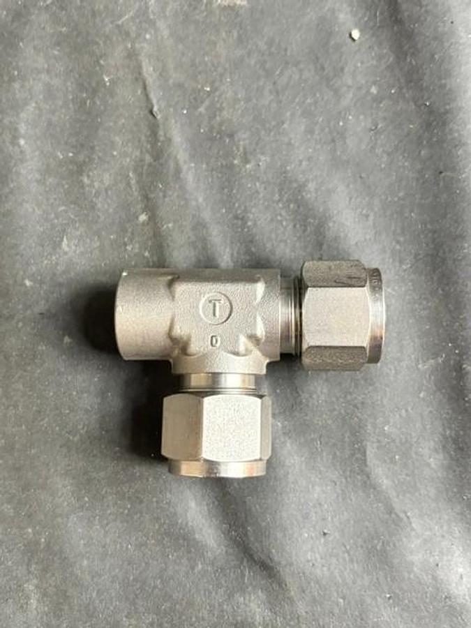 Used SWAGELOK SS-810-3-8TFT TUBE FITTING RUN TEE