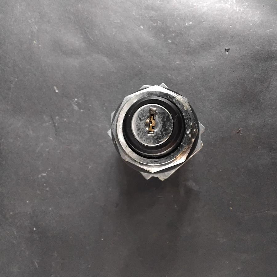 Used IDEC ASD2K20N SELECTOR SWITCH ($7 OBO)