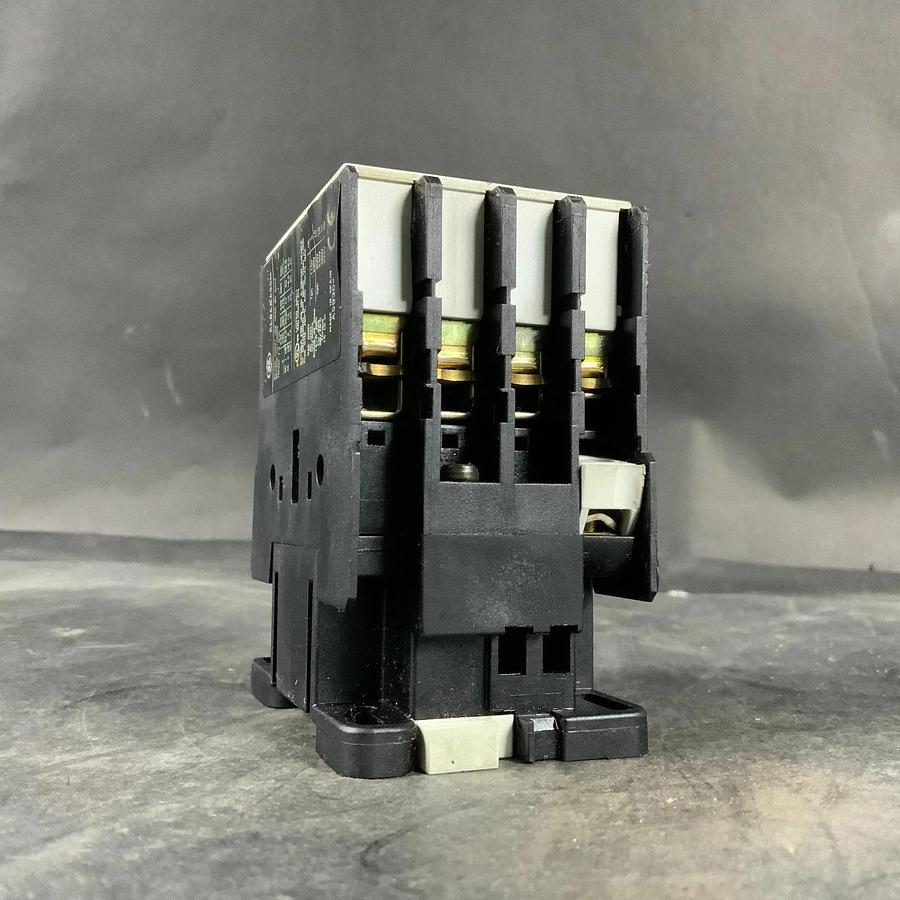 Used GENERAL ELECTRIC CL04A400M CONTACTOR ($30 OBO)