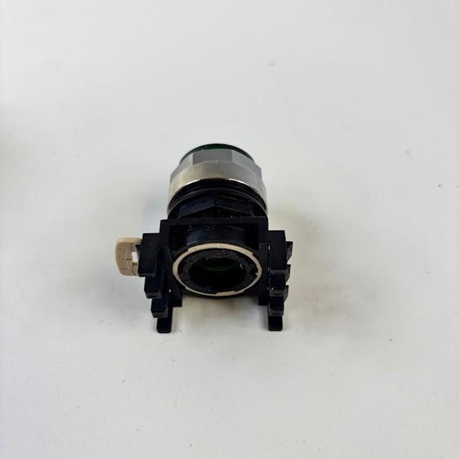 Used CUTLER-HAMMER E22T3 GREEN PUSHBUTTON