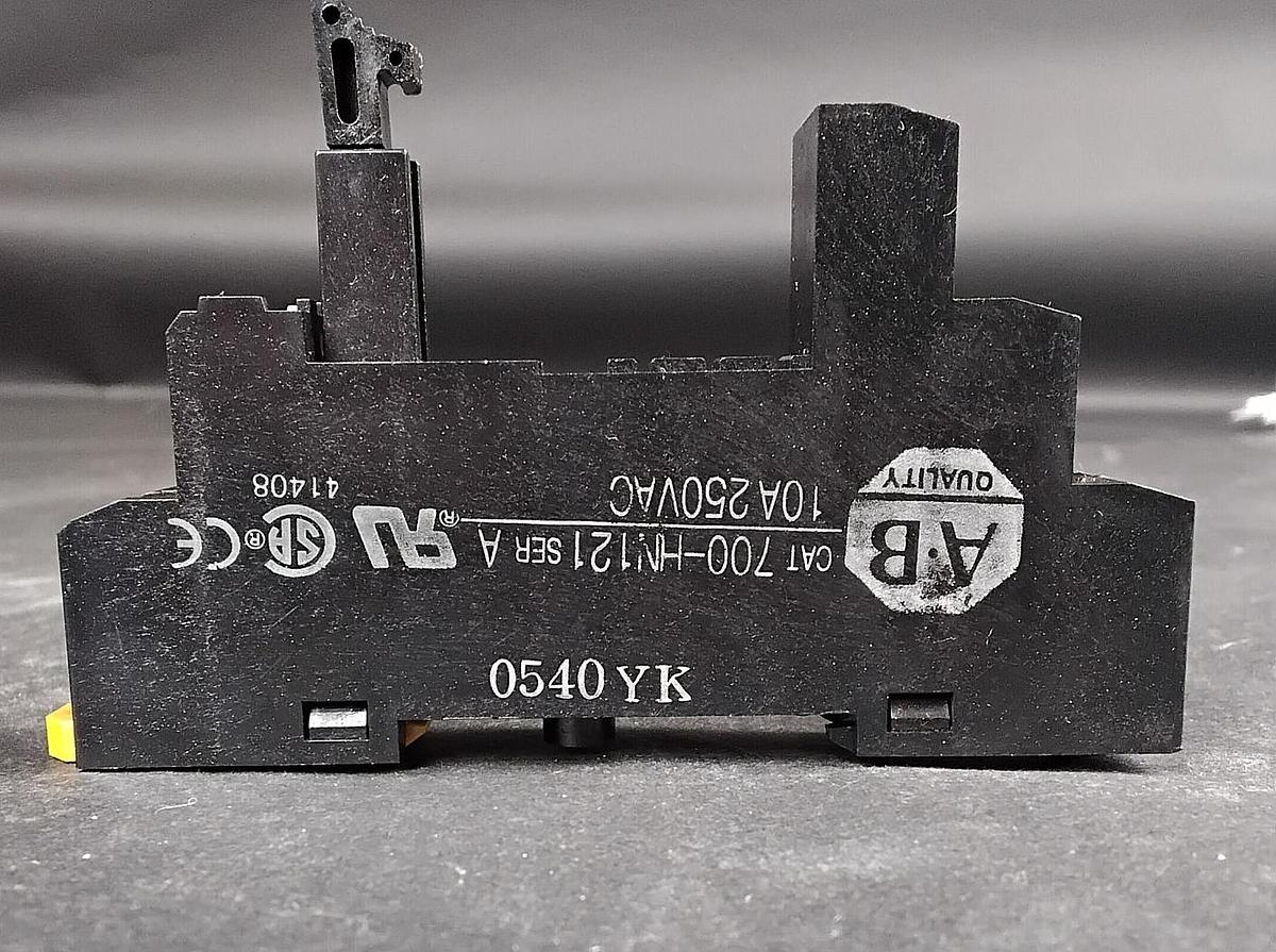 Used ALLEN -BRADLEY  RELAY SOCKET CAT 700-HN121 SERIES A ($12 OBO)