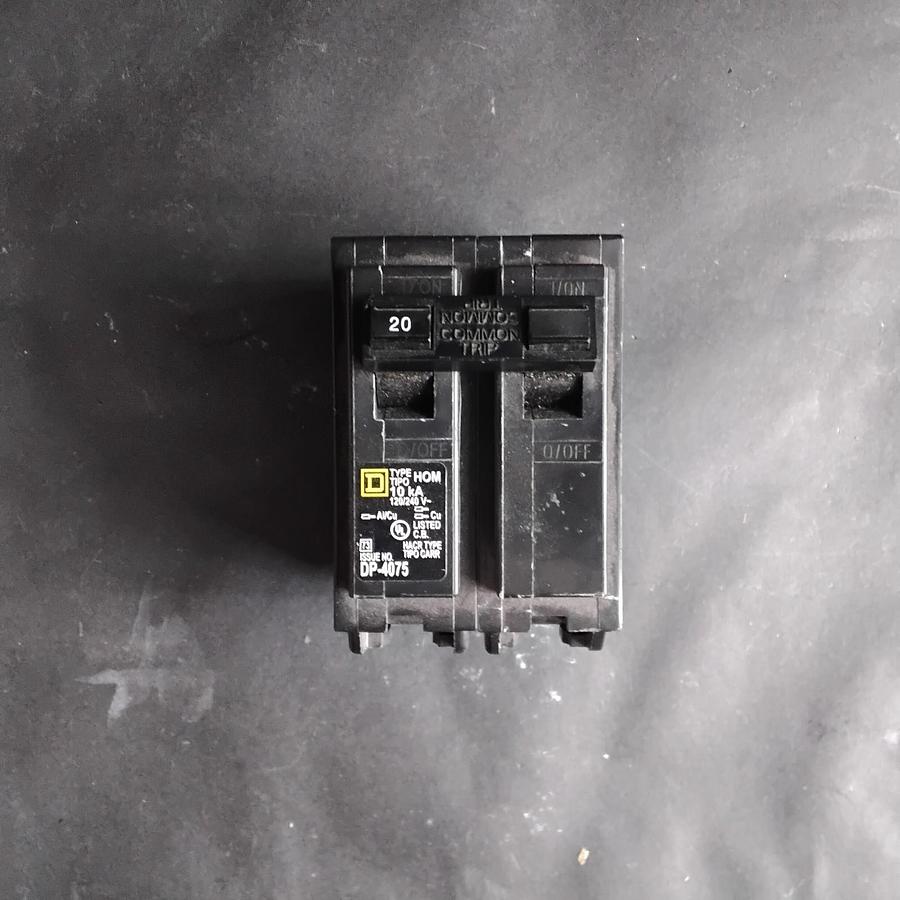 Used SQUARE D HOM 220 CIRCUIT BREAKER ($22 OBO)