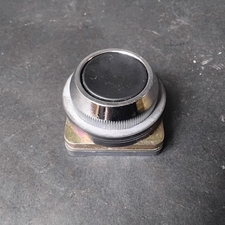 Used NUMATICS 212-129 PE SERIES BACK FLUSH PUSHBUTTON PNEUMATIC OPERATOR ($6 OBO)