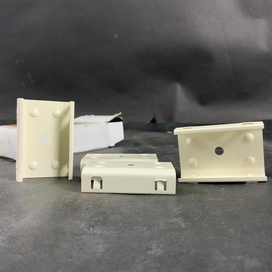 Used WIREMOLD V2003 STEEL SUPPORTING CLIP - LOT OF 10 ($10 OBO)