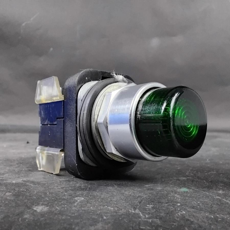 Used ALLEN BRADLEY 800T-QBH10G SER T GREEN PUSHBUTTON ($40 OBO)