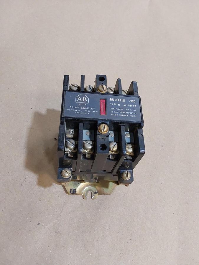 Used ALLEN BRADLEY 700-N400A1 SERIES C CONTROL RELAY ($25 OBO)