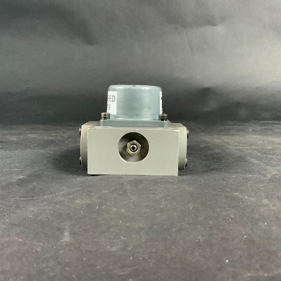 Used MOOG 73-233 HYRDAULIC SERVO VALVE ($1250 OBO)