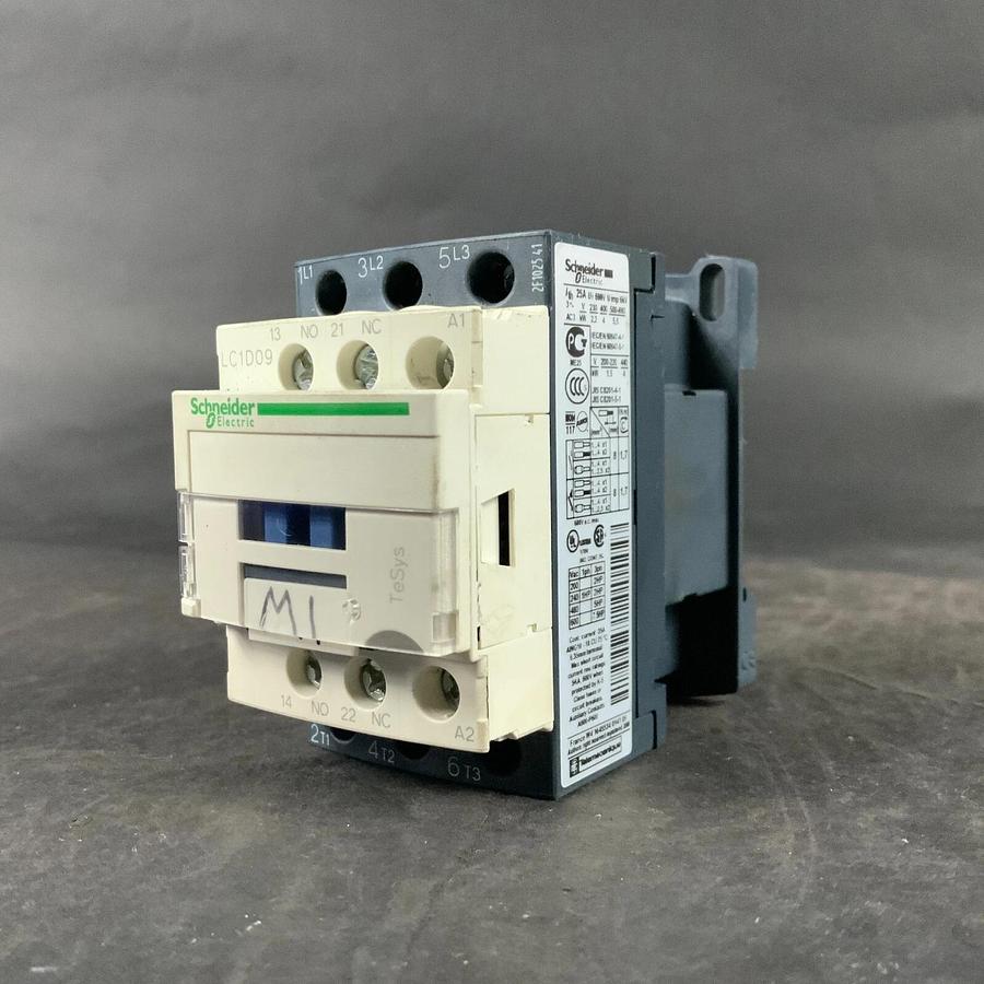 Used SCHNEIDER ELECTRIC LC1D09 CONTACTOR ($25 OBO)