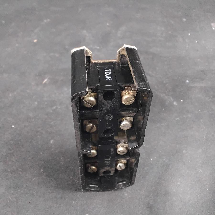 Used ALLEN BRADLEY X-232418 PLUG-IN LIMIT SWITCH ($18 OBO)