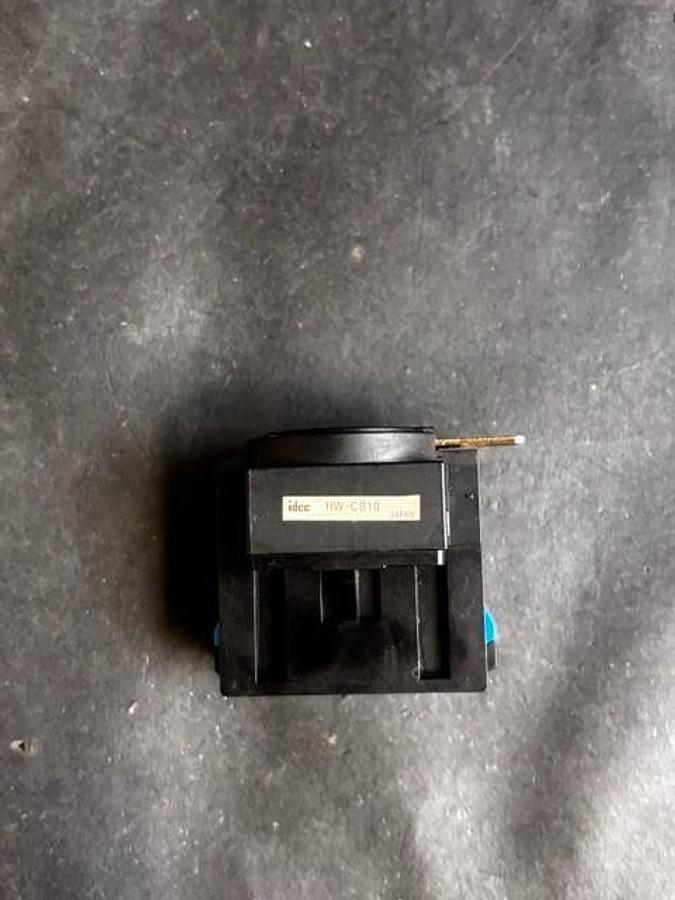 Used IDEC HW-G10 CONTACT BLOCK ($10 OBO)