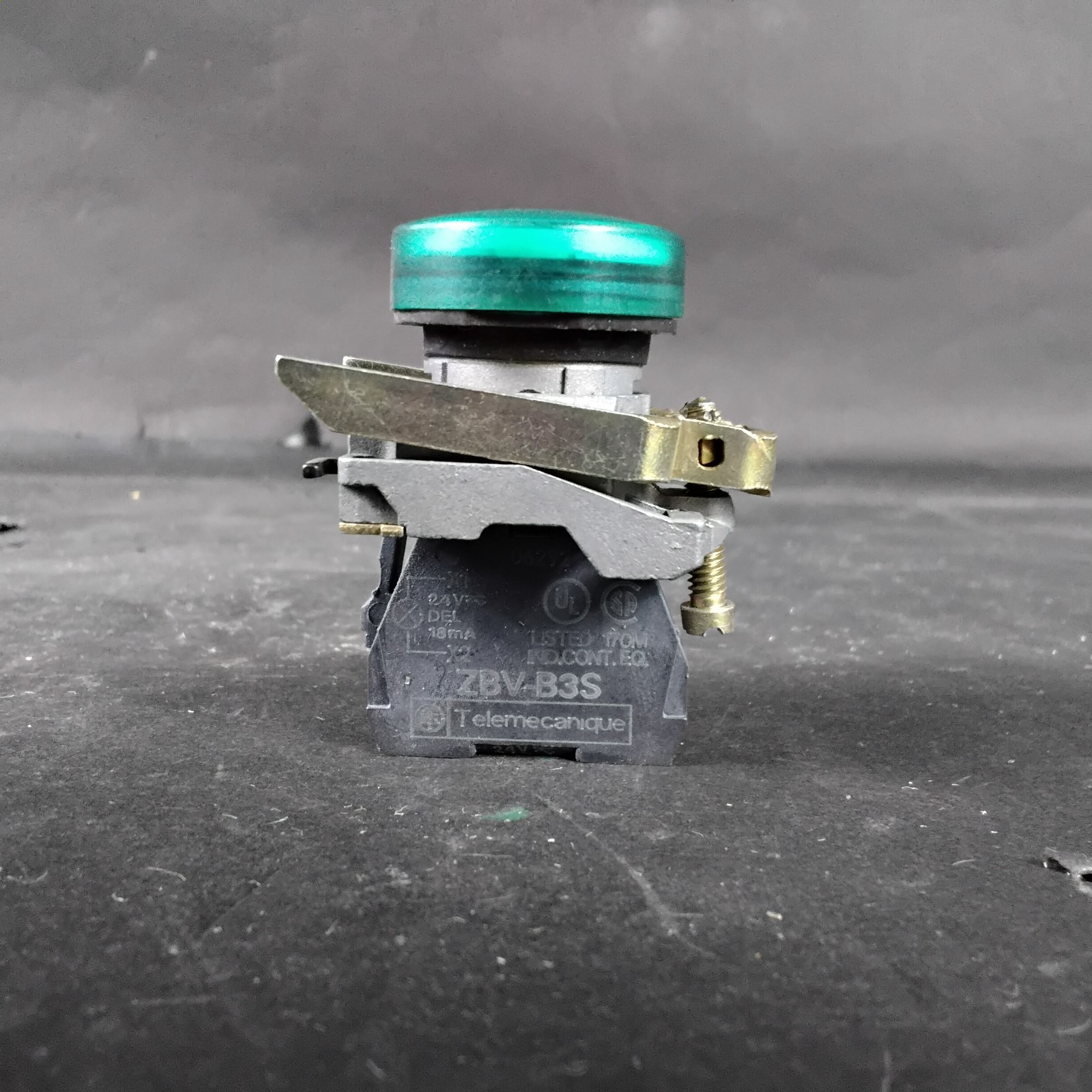 Used TELEMECANIQUE ZBV-B3S GREEN PUSHBUTTON ($15 OBO)