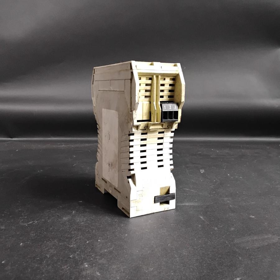 Used ALLEN BRADLEY 1783-US08T UNMANAGED SWITCH ($50 OBO)
