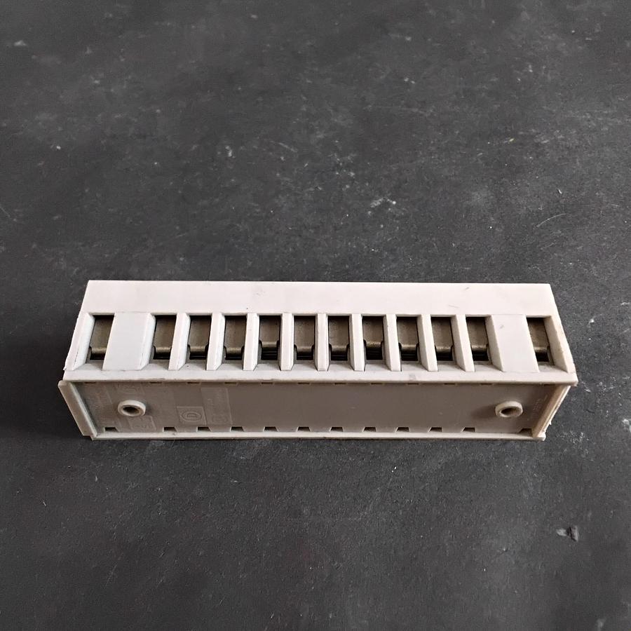 Used PHONIX KLEMMEN G5/12 12 SLOT TERMINAL BLOCK ($9 OBO)