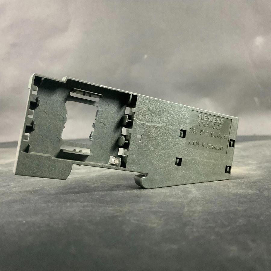Used SIEMENS SIMATIC S7 6ES7 193-4JA00-0AA0 TERMINATION MODULE ($13 OBO)