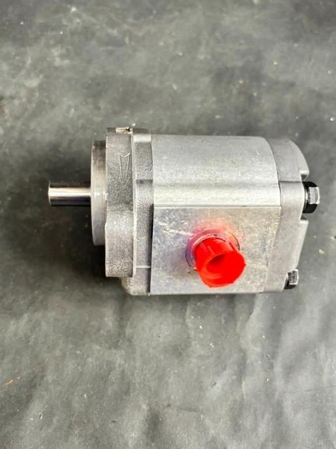 Used FENNER STONE NR 1084 APL HYDRAULIC VALVE
