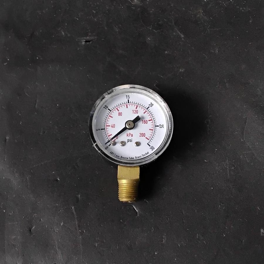 Used PRESSURE GAUGE 0-30 PSI ABS CASE SOCKET ($8 OBO)