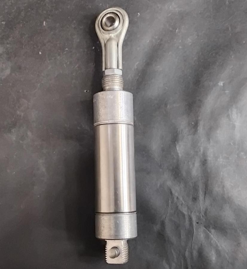 Used AMERICAN PNEUMATIC AIR CYLINDER 1062DVS-1.00 ($14 OBO)