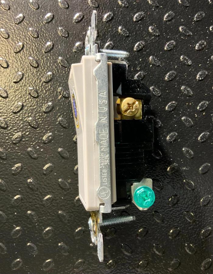 LEVITON DECORA 3 WAY SWITCH - 15A 120/277v ($9.50 OBO)