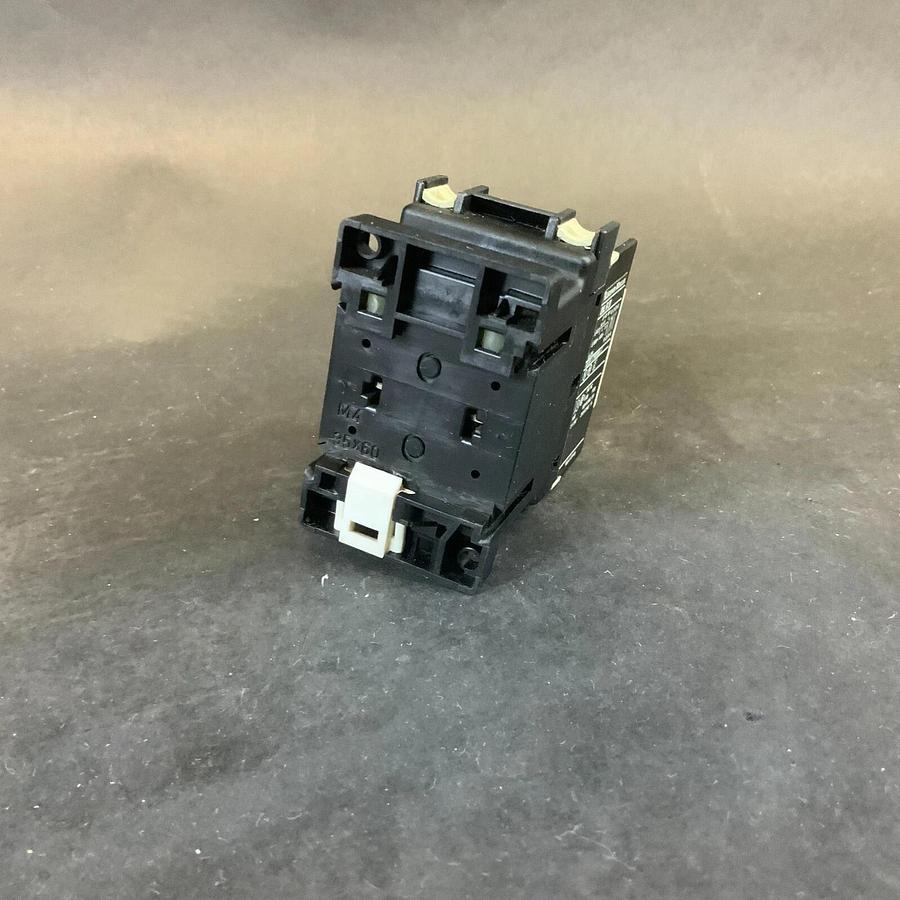 Used MOELLER DIL R31 110-120V CONTACTOR ($20 OBO)