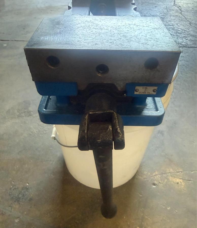Used KURT DX6 CROSSOVER 10” MILLING MACHINE VISE