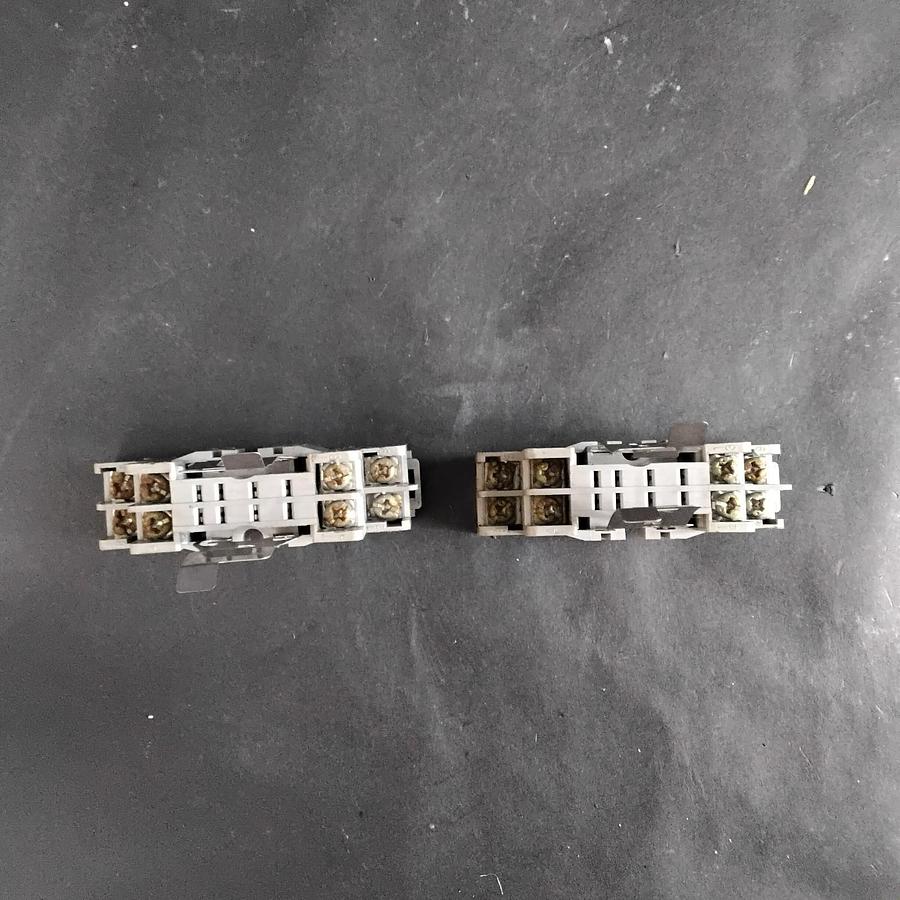 Used IDEC  SY2S-05 RELAY SOCKETS-GROUP OF 2 ($18 OBO)