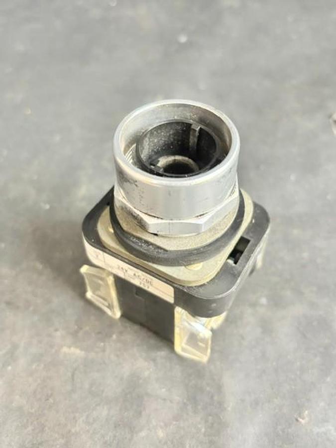 Used ALLEN BRADLEY 800T-QB24 SERIES T PUSHBUTTON CONTACT BLOCK