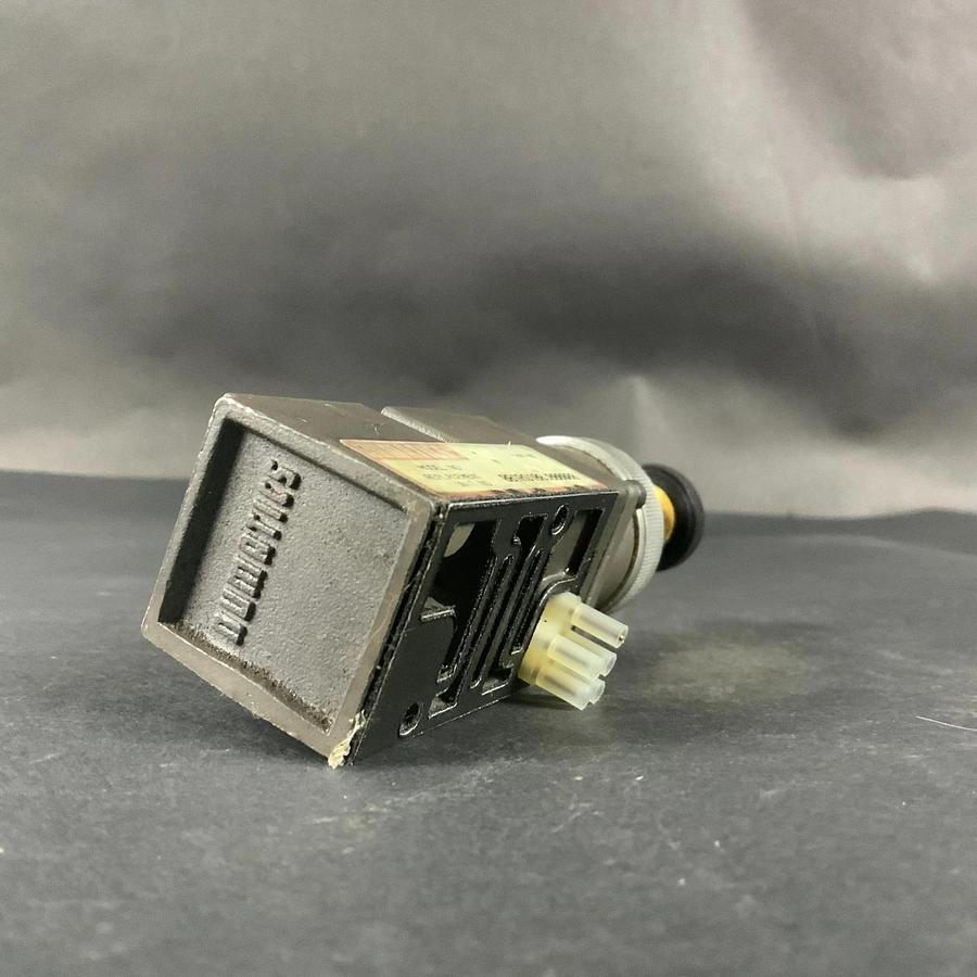 Used NUMATICS 081RS100J000000 PNEUMATIC REGULATOR ($10 OBO)