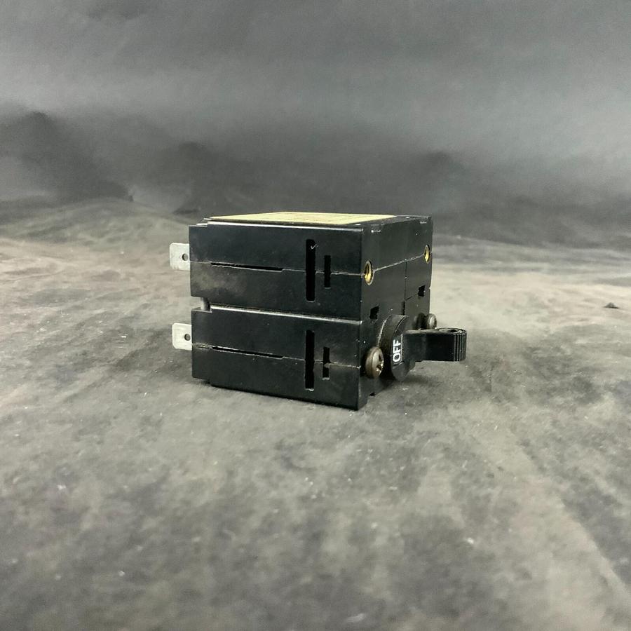 CARLING SWITCH - CIRCUIT BREAKER - AB2-B0-21-620-1D1-C ($12 OBO)