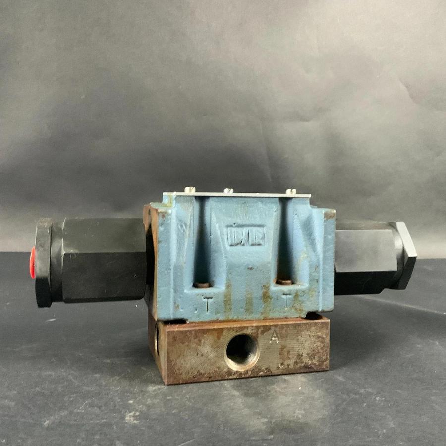 Used DYNEX 6930-D05-10 HYDRAULIC DIRECTIONAL VALVE ($150 OBO)