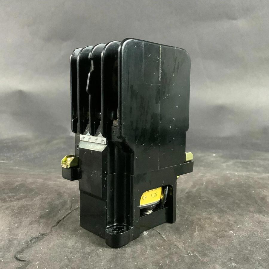 FUJI ELECTRIC SRC50-3 FUL 4/4 CONTACTOR ($100 OBO)