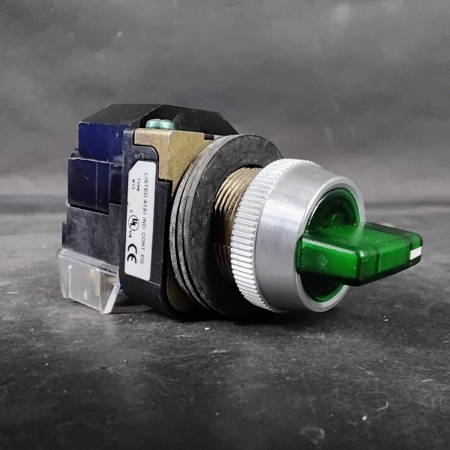 Used ALLEN BRADLEY 800T-16JG91KB7AX SER U GREEN SELECTOR SWITCH ($80 OBO)