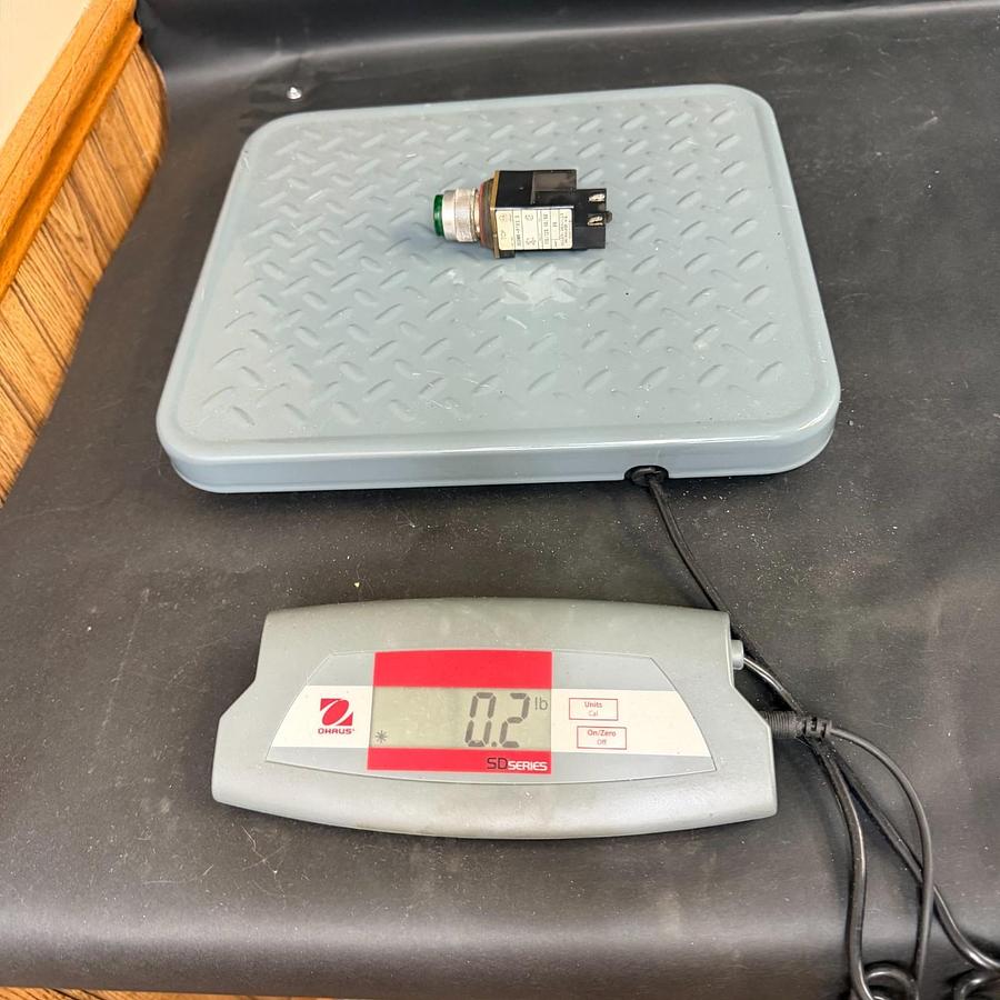 Used ALLEN BRADLEY 800MR-P16S GREEN PILOT LIGHT ($15 OBO)