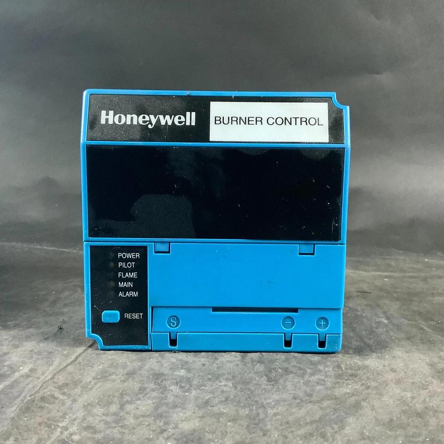 Used HONEYWELL RM7885A1015 RELAY MODULE ($580 OBO)