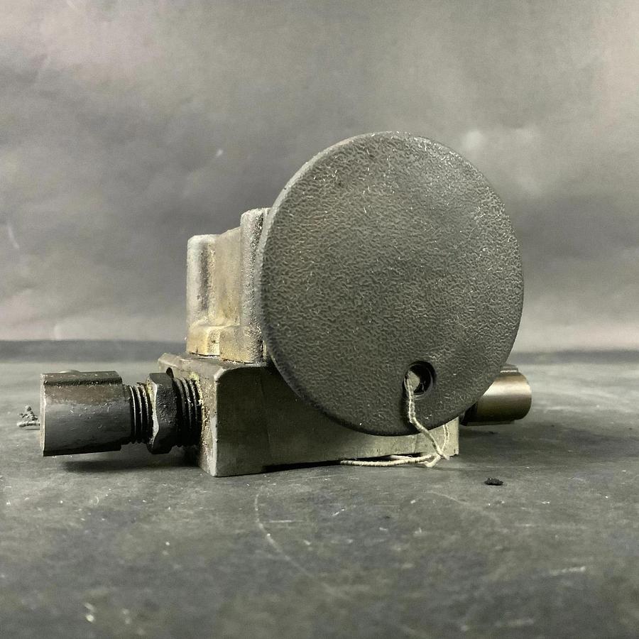 Used SPEEDAIRE 1A208 BUTTON AIR VALVE ($100 OBO)