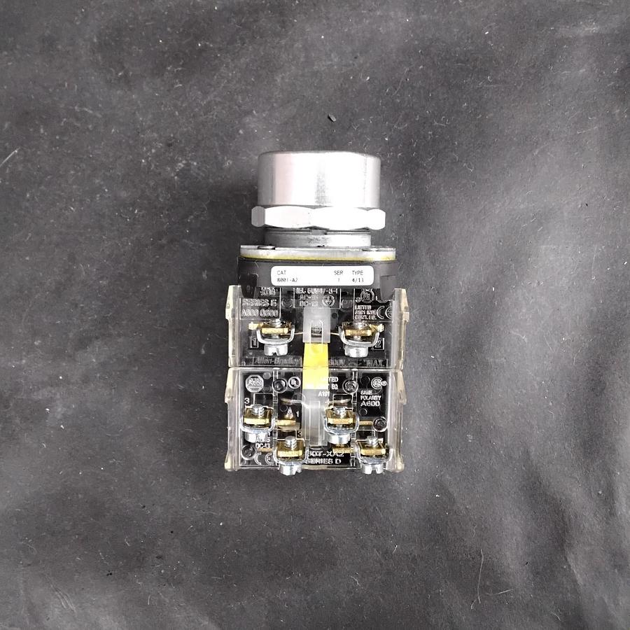 Used ALLEN BRADLEY 800T-A2 SERIES T PUSHBUTTON SWITCH ($15 OBO)