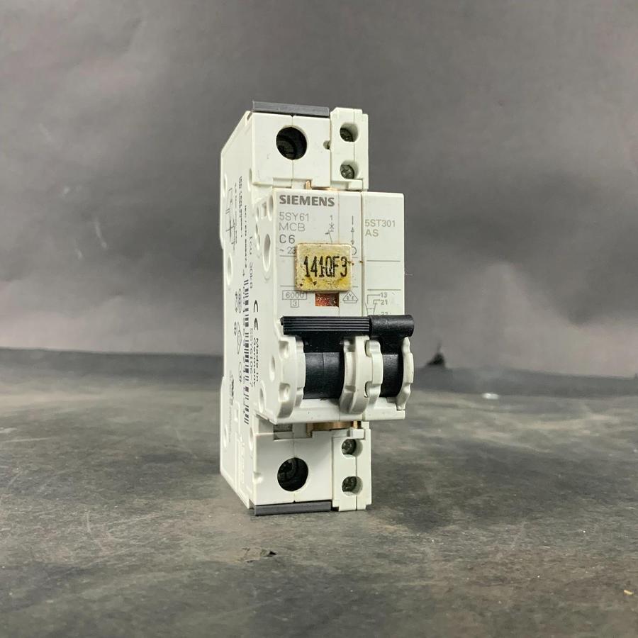 Used SIEMENS 5SY61MCB C6 CIRCUIT BREAKER W/ AS AUX SWITCH ($12 OBO)
