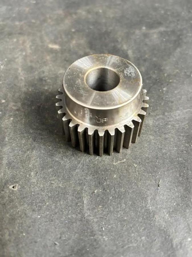 Used BOSTON GEAR YB28 METAL SPUR GEAR