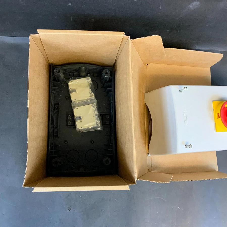 SIEMENS 3RV1933-1GA00 ENCLOSURE ($50 OBO)